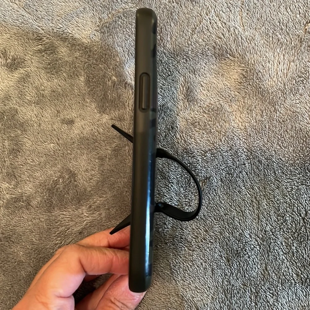 Loopy I phone 11 pro case camo handheld